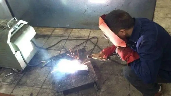 焊工培训中心焊工有哪几种？二保焊取证条件你知道吗？